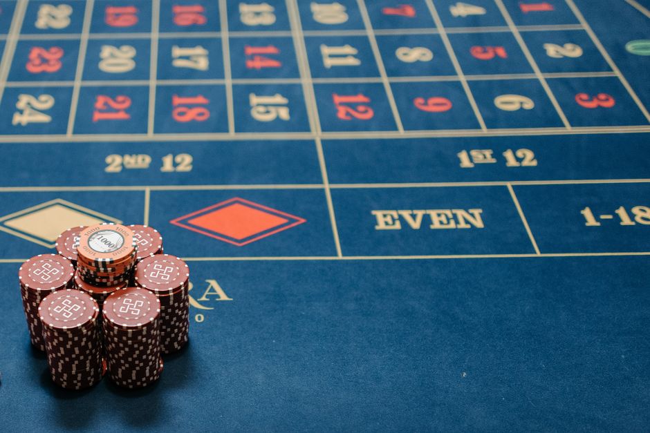 The iGaming Edge: Smarter Play in Slots, Poker & Betting