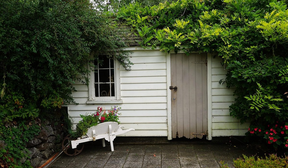 Simple Ways to Test Soil Drainage Before Planting