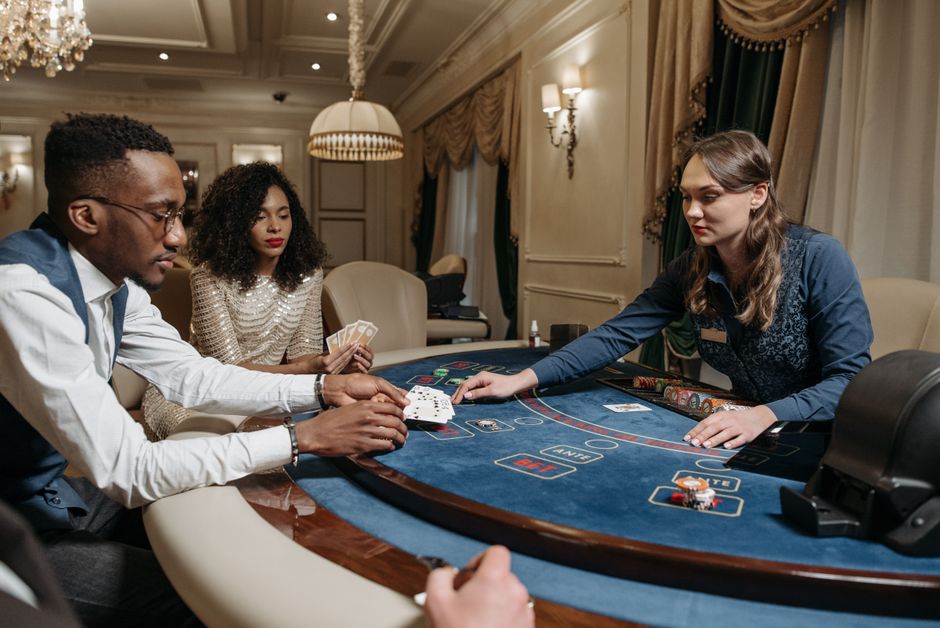 Slots, Poker, and the Real Math Behind Online Casino Wins